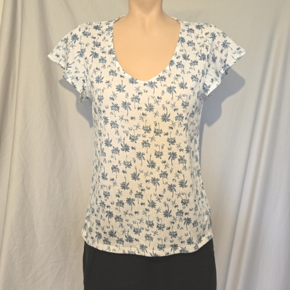 Splendid flutter sleeve v-neck, textured Palm tree motif T-shirt.,  NEW